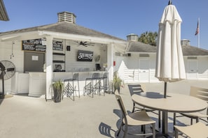 Poolside bar