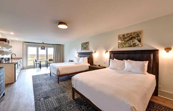 Premium bedding, in-room safe, iron/ironing board, free WiFi