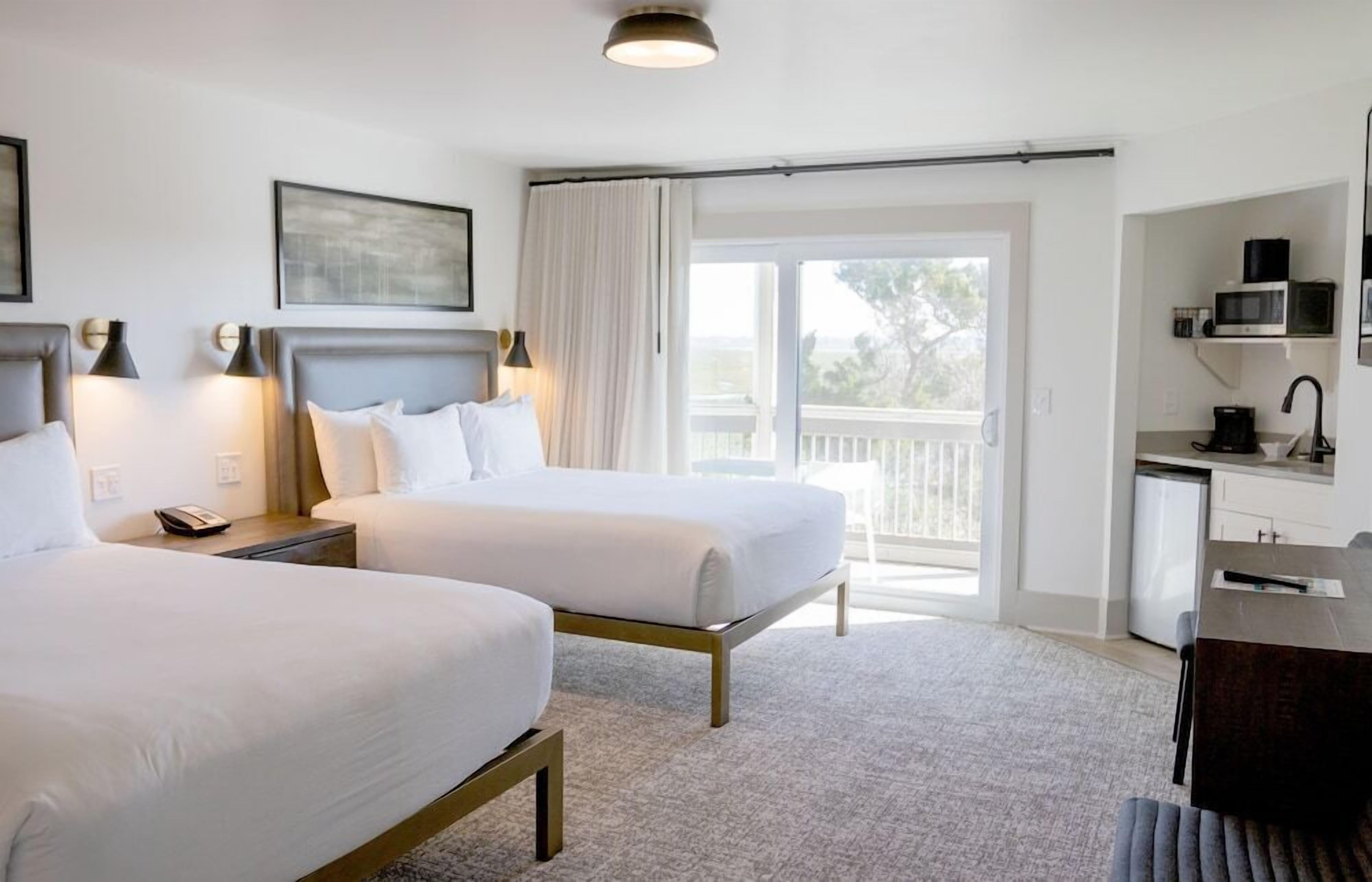 Premium bedding, in-room safe, iron/ironing board, free WiFi