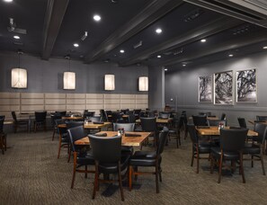 아침 식사, 점심 식사 및 저녁 식사 제공