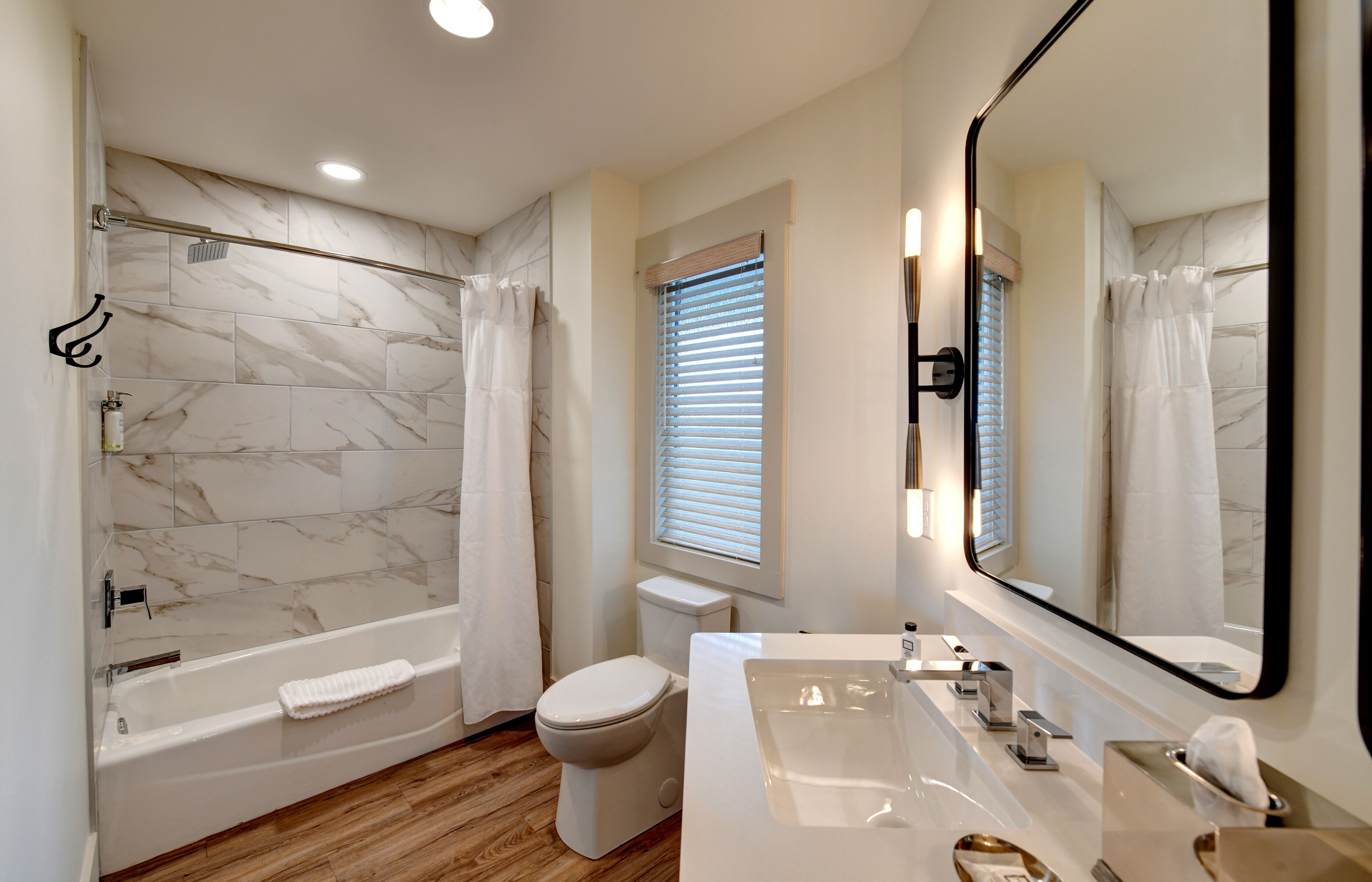 combined shower/bathtub, free toiletries, hair dryer, towels