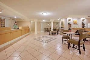 Lobby - La Quinta Inn by Wyndham Denver Central (Denver)