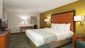 Desk, blackout drapes, iron/ironing board, cribs (free) - La Quinta Inn by Wyndham Denver Central (Denver)