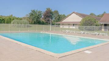 Piscina externa sazonal