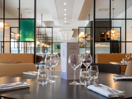 Lunch, dinner served; French cuisine, alfresco dining