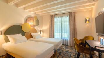 Classic Twin Room, 2 Single Beds | In-room safe, individually furnished, desk, blackout curtains