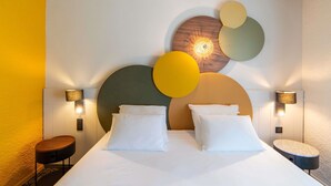 A modern hotel room with a large bed, two bedside tables, and a unique wall art piece. - Mercure Auxerre Autoroute du Soleil (Appoigny)