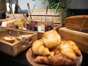 Daily buffet breakfast for a fee