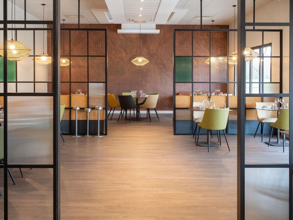 Lunch, dinner served; French cuisine, al fresco dining