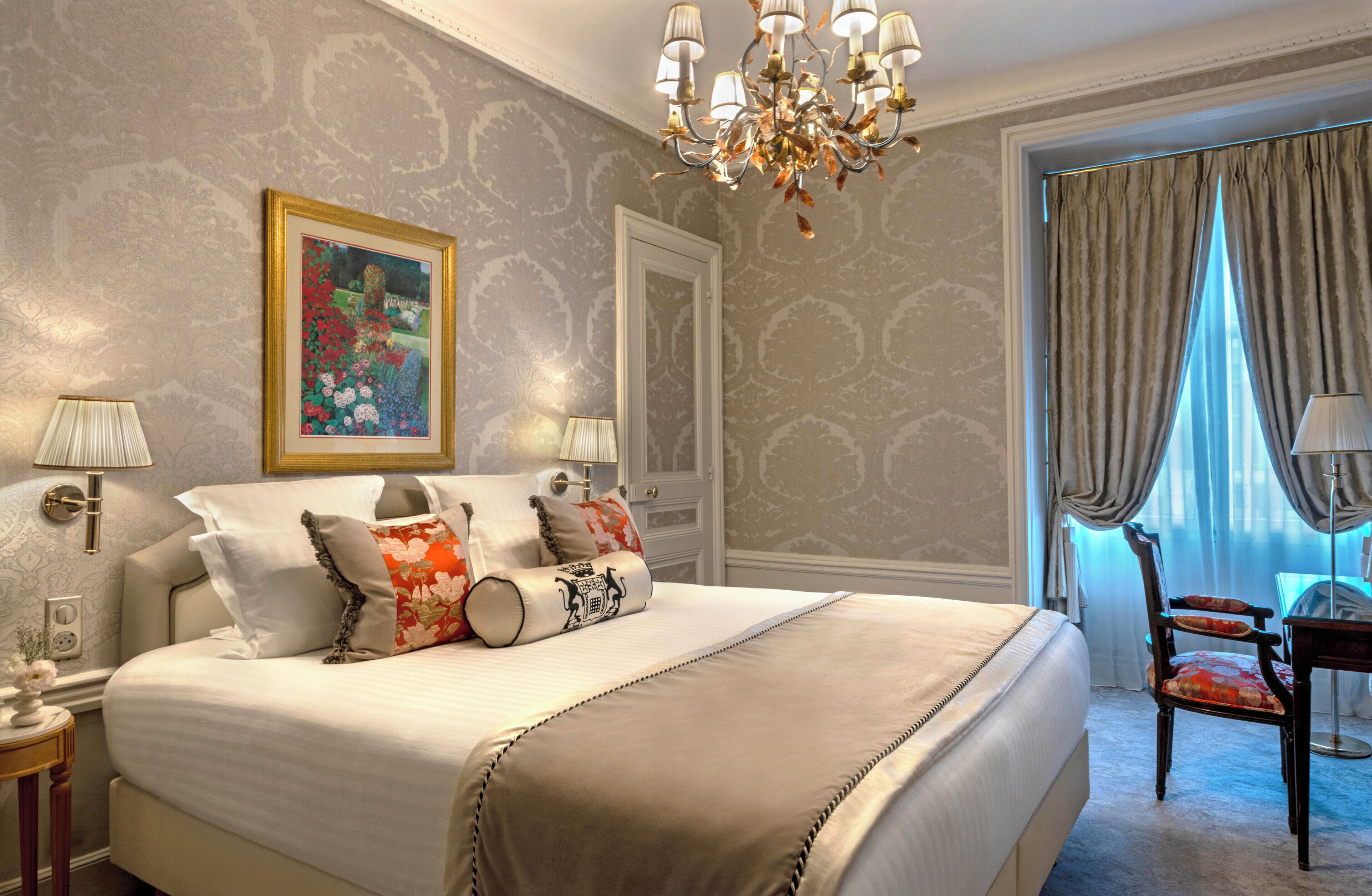 Suite Deluxe - Belle Epoque | Ylelliset vuodevaatteet, untuvapeitot, pillowtop-patjalliset sängyt