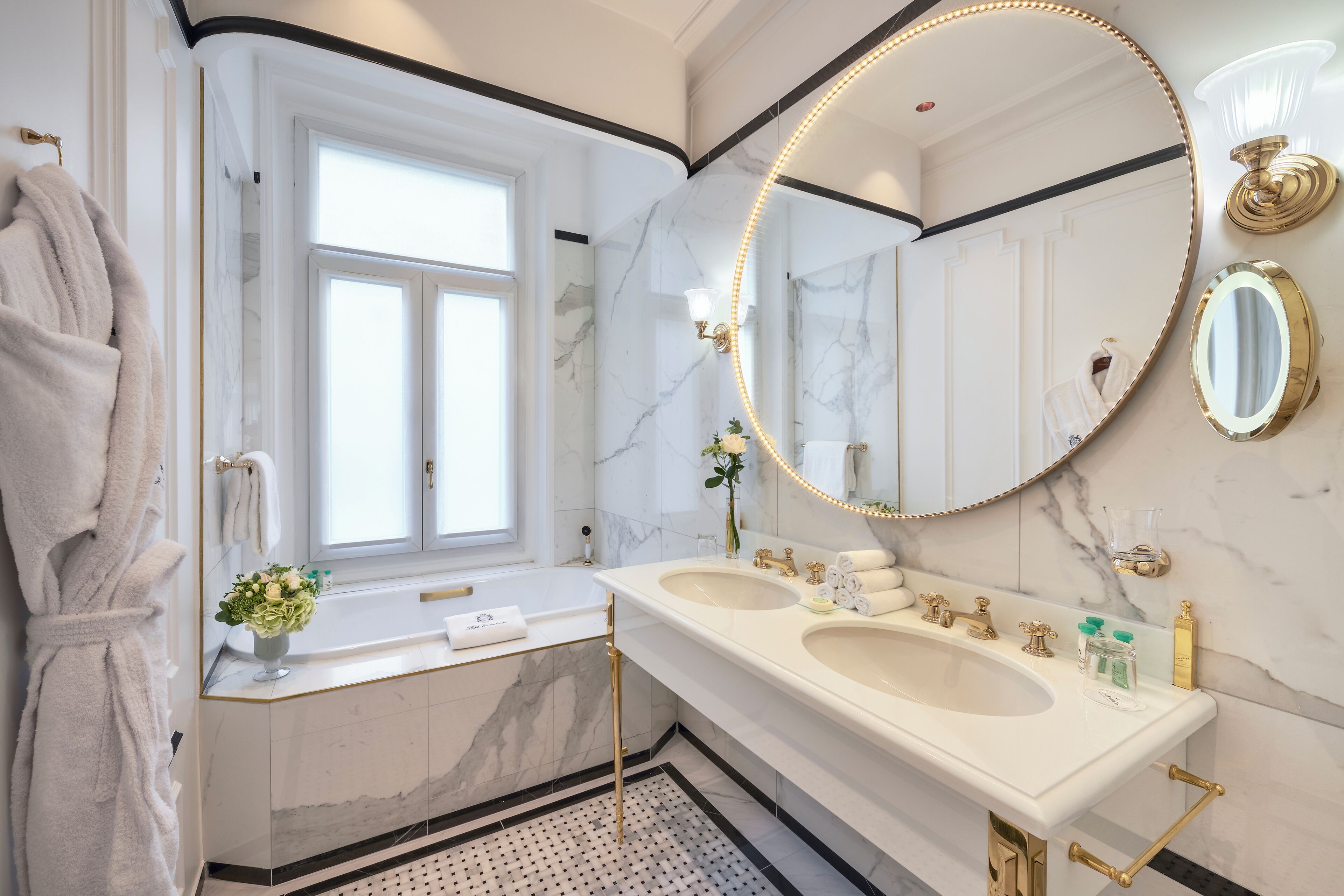 suite duke of westminster | bathroom | free toiletries, hair dryer, bathrobes, slippers