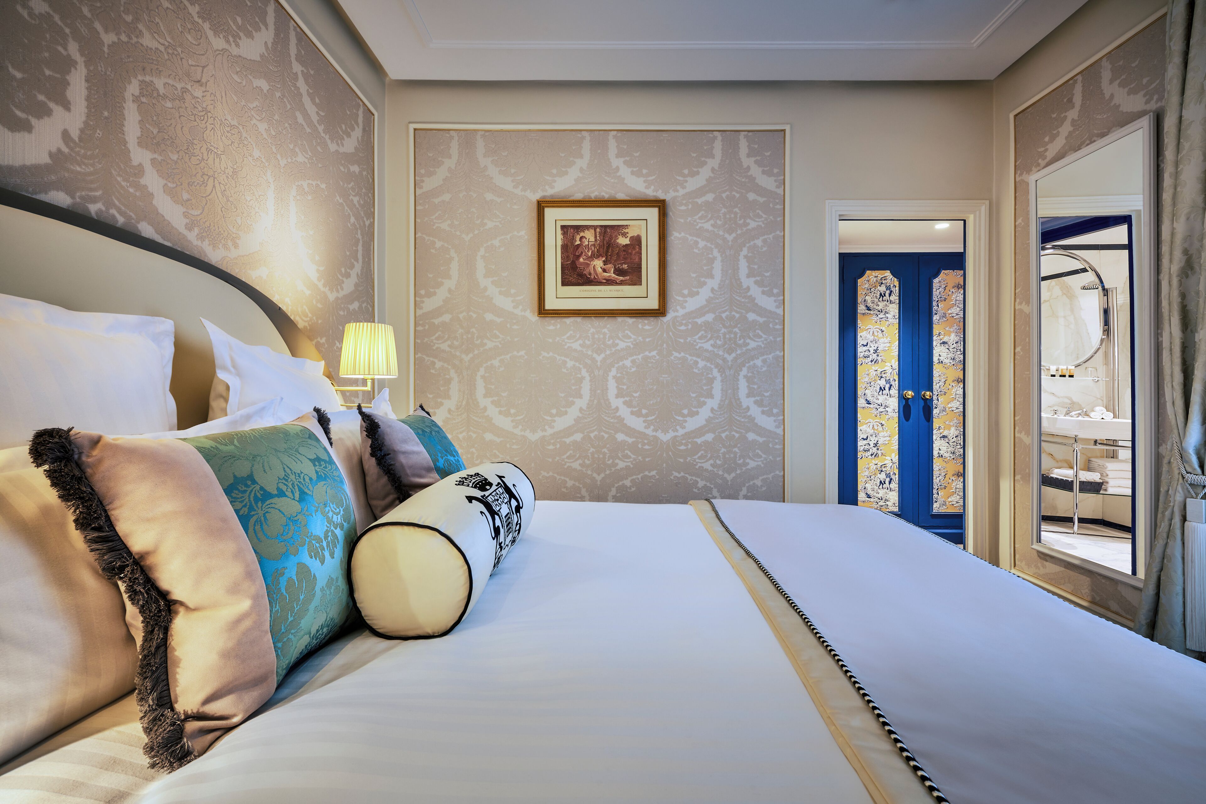 deluxe room | premium bedding, down duvets, pillow-top beds, minibar