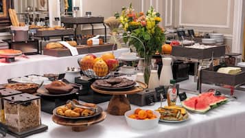 Daily buffet breakfast for a fee