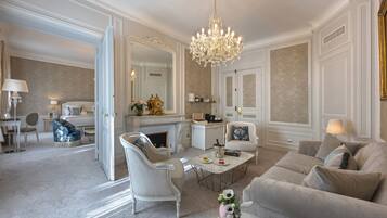 Suite Prestige - Vue rue de la Paix | Literie de qualité supérieure, couette en duvet d'oie, surmatelas