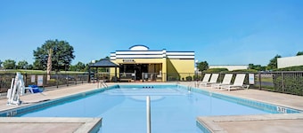 Days Inn by Wyndham Norfolk Military Circle