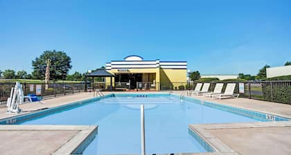 Days Inn by Wyndham Norfolk Military Circle