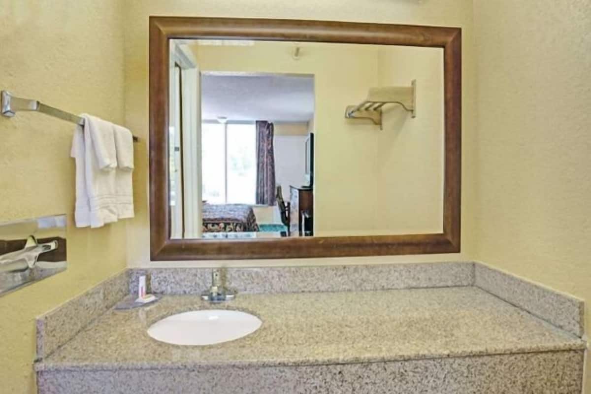 Bathroom | Hair dryer, towels