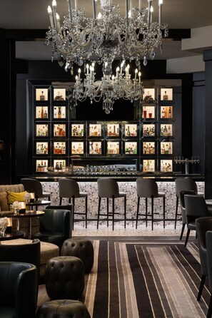 Serves lunch and dinner - The Ritz-Carlton, Atlanta (Atlanta)