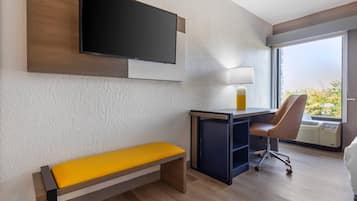 Habitación estándar, 1 cama King size y sofá cama, para no fumadores | Escritorio, espacio para trabajar con laptop y cortinas blackout