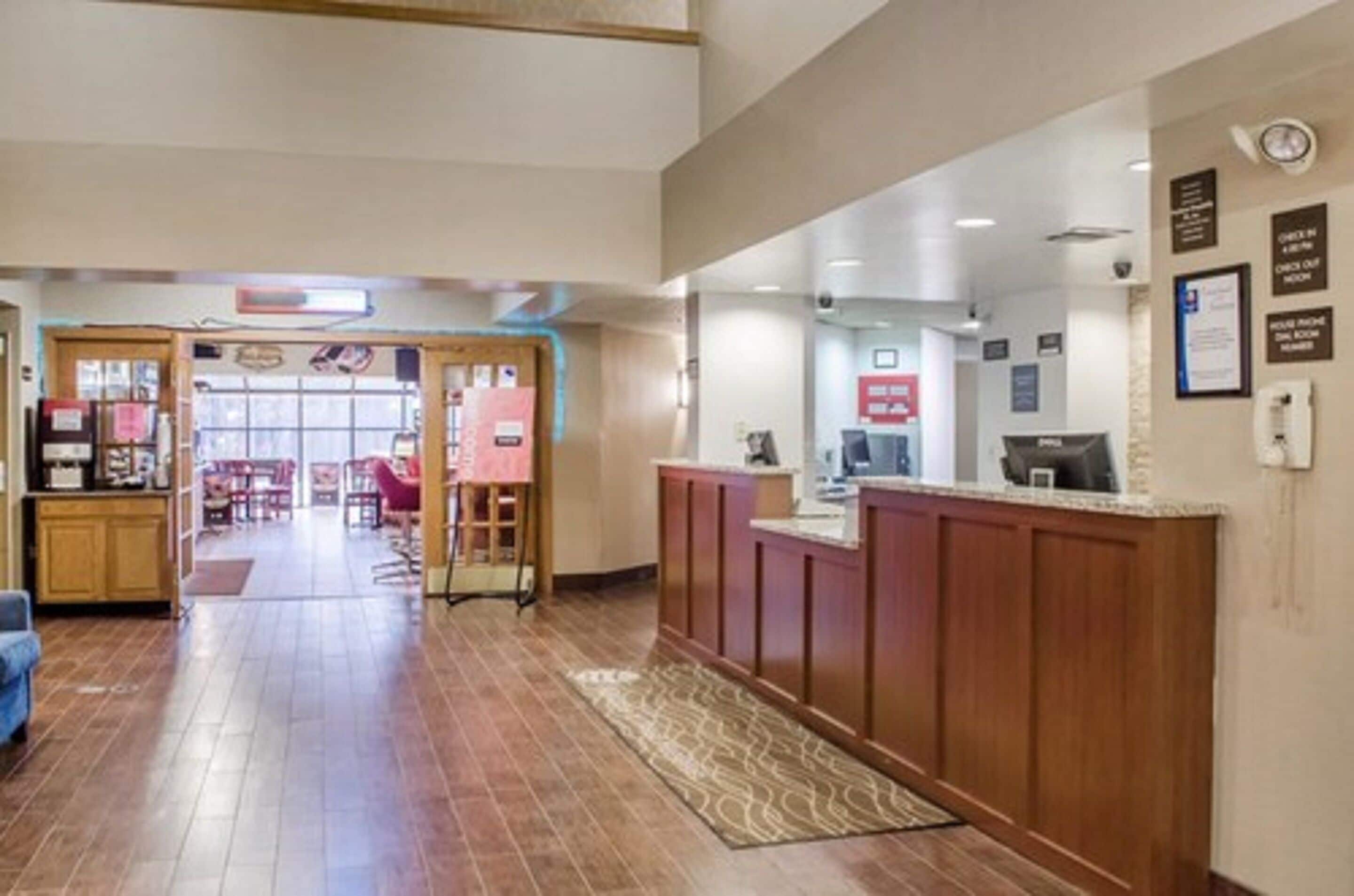 Lobby lounge