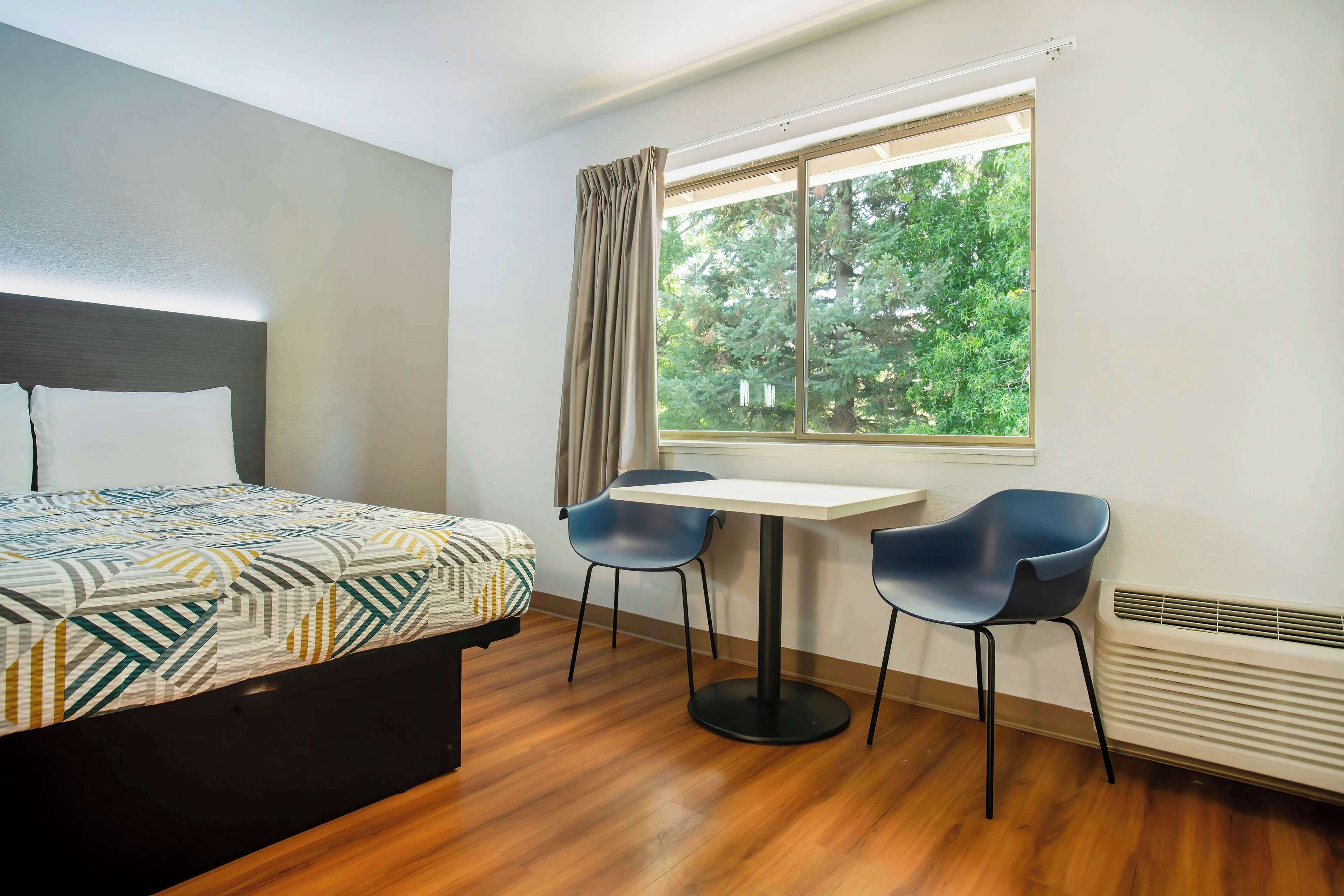 Wi-Fi de cortesia, roupa de cama