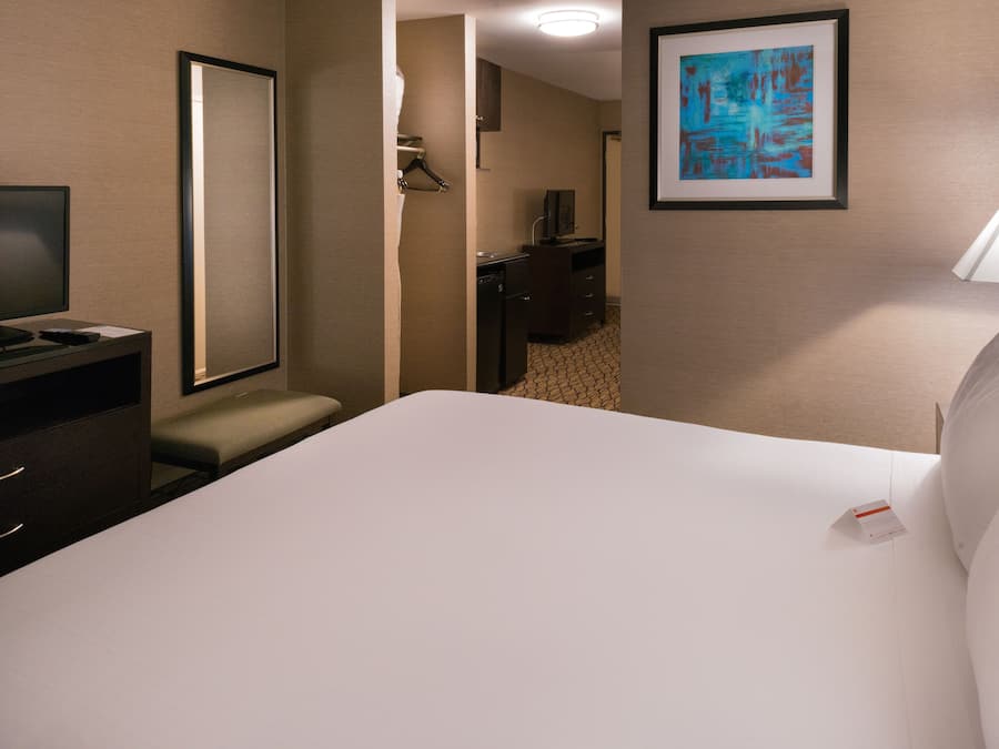 Safe på rommet, skrivebord, strykejern/-brett og wi-fi (inkludert)