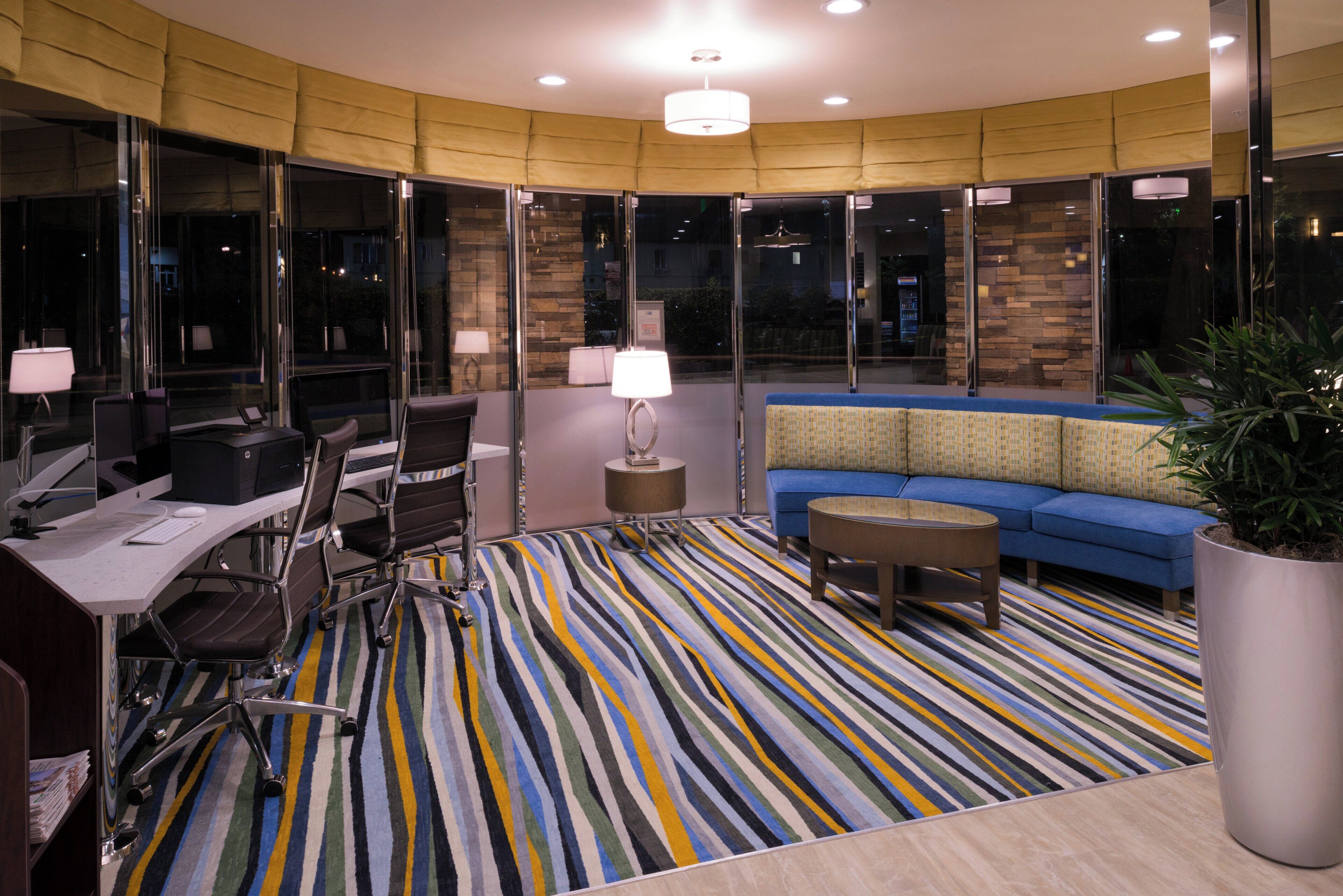 Photo - Holiday Inn Express & Suites Pasadena - Los Angeles by IHG