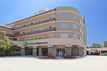 Holiday Inn Express & Suites Pasadena - Los Angeles