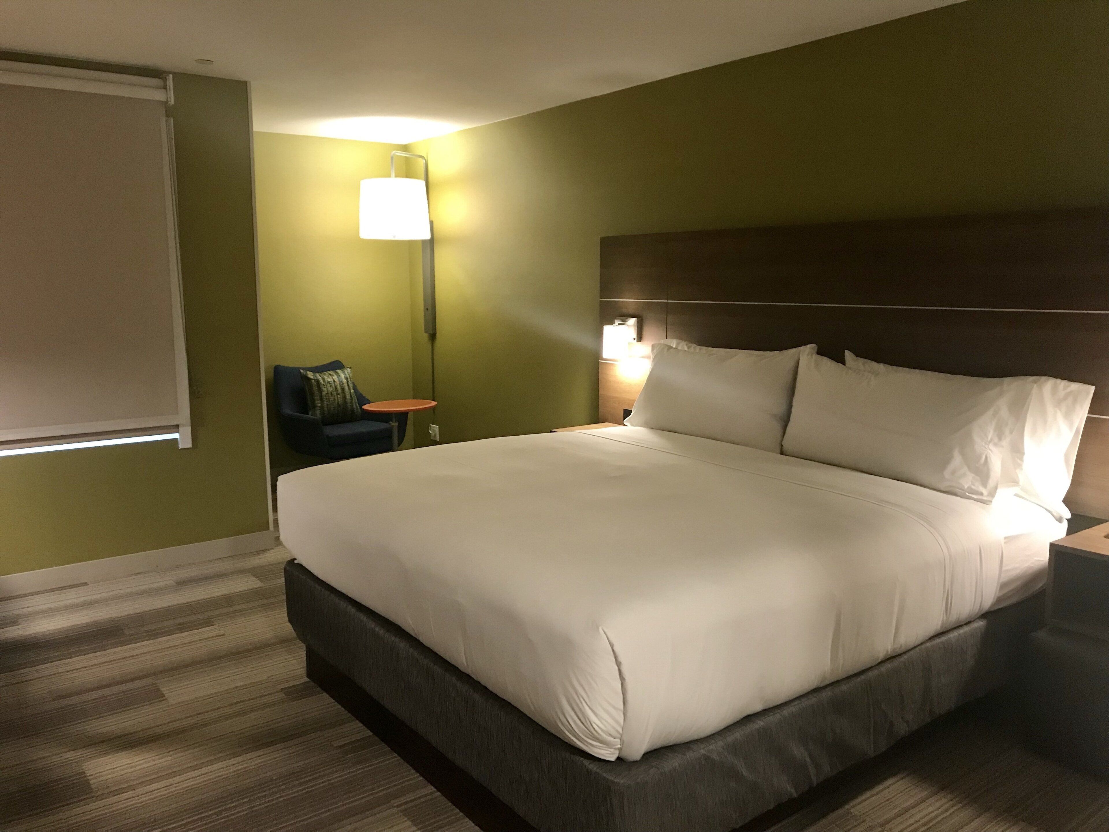 Standardzimmer, 1 King-Bett | Zimmersafe, Schreibtisch, Bügeleisen/Bügelbrett, kostenloses WLAN