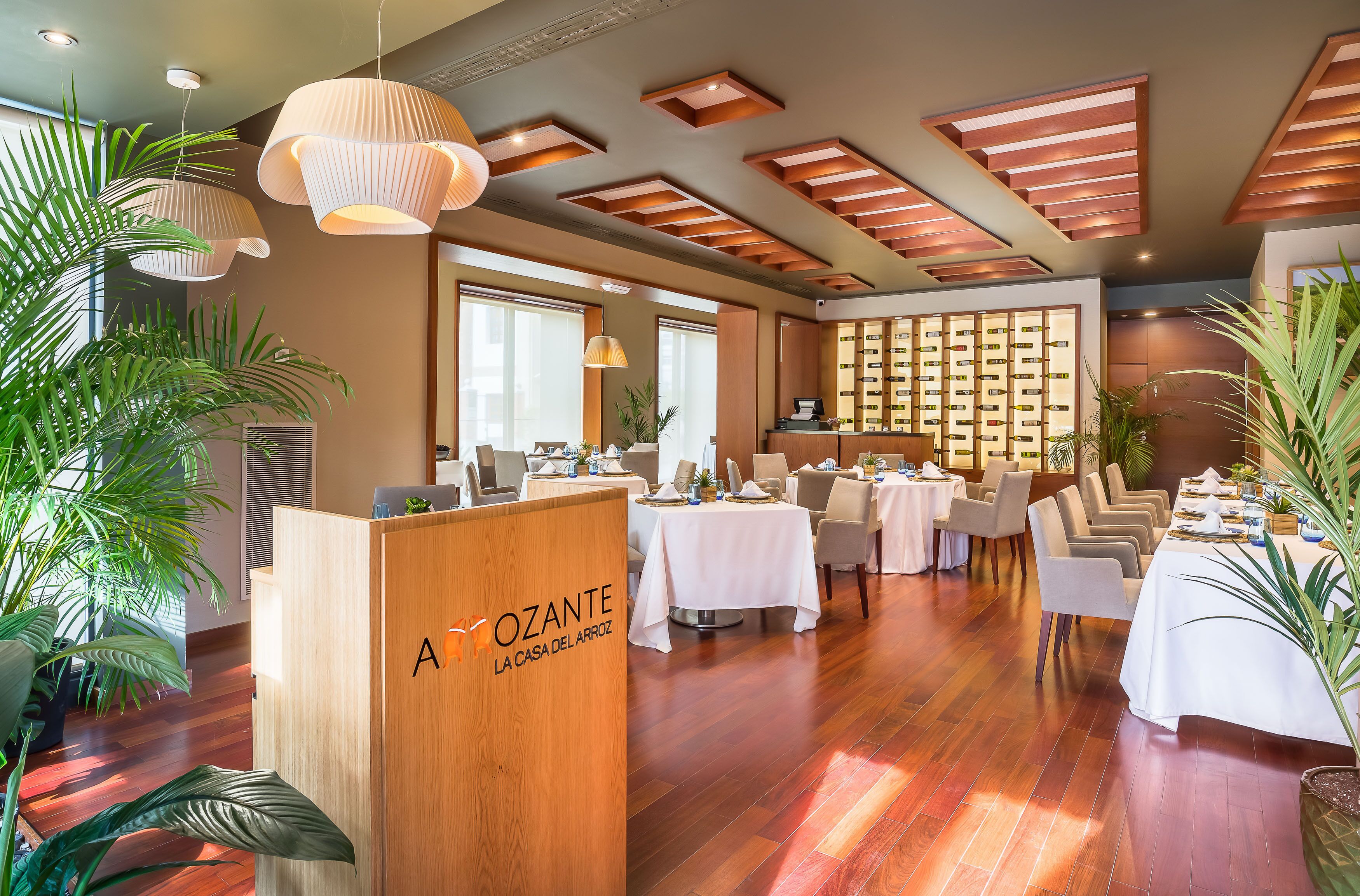 Petit déjeuner, déjeuner et dîner servis sur place