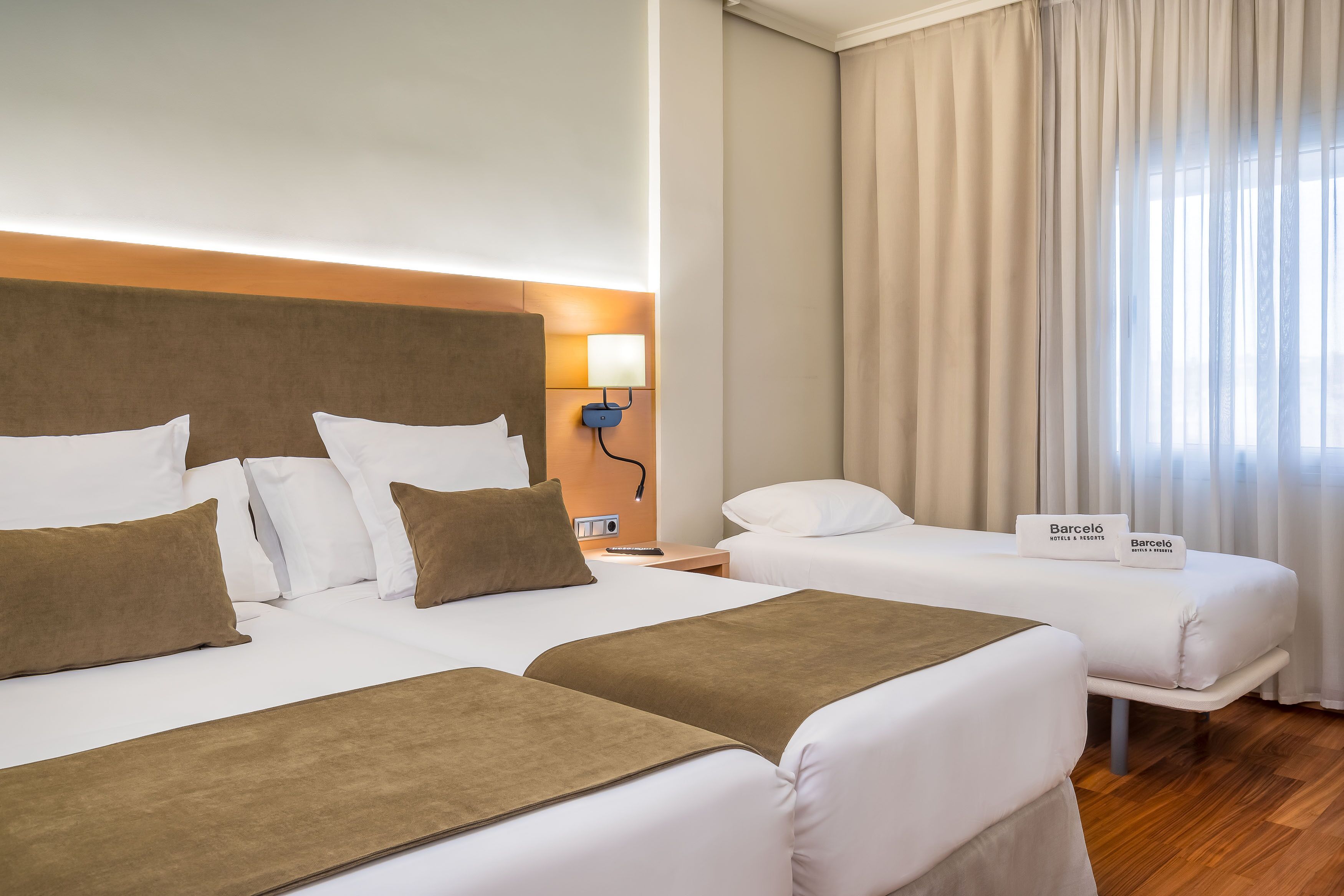 1 bedroom, premium bedding, memory-foam beds, minibar