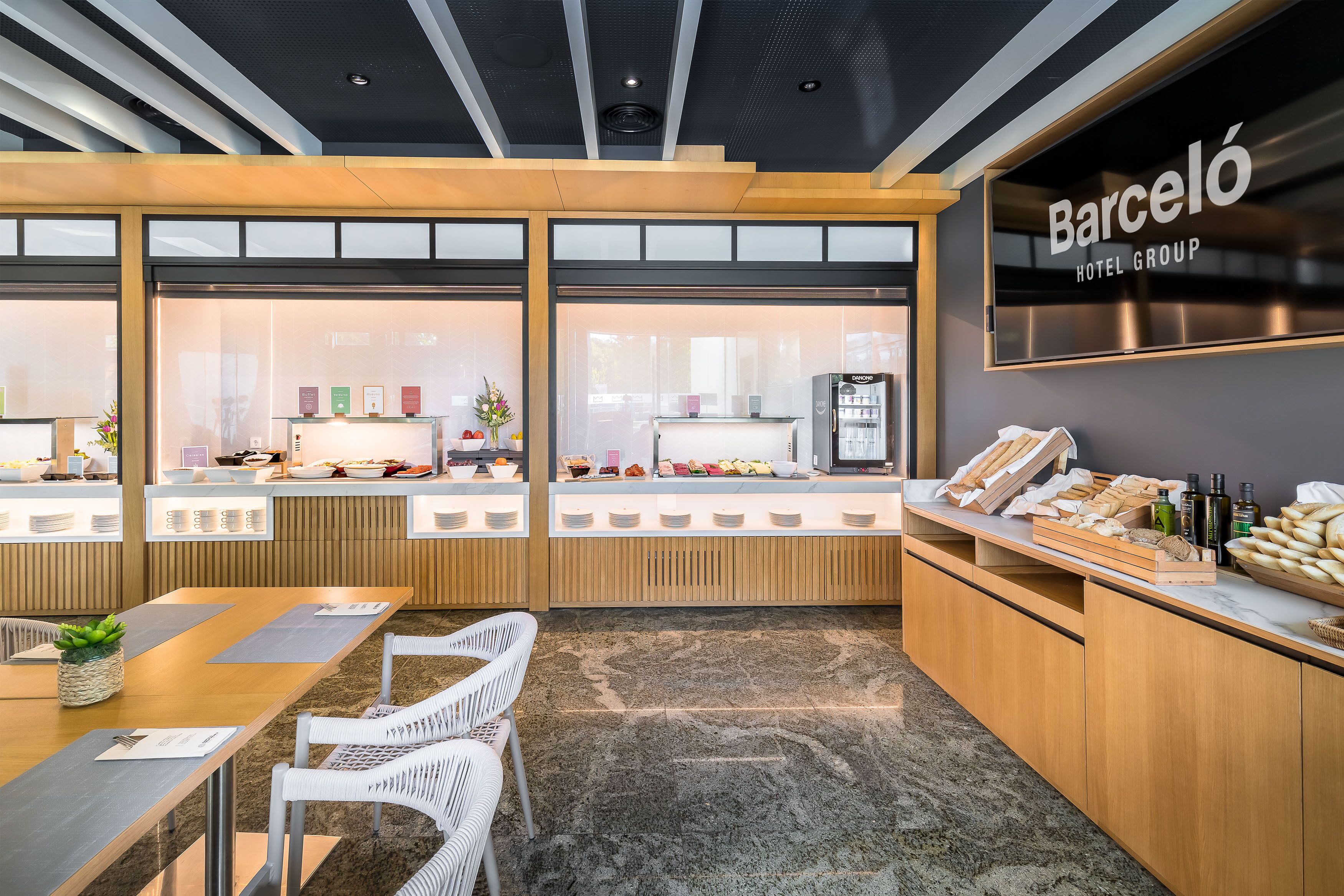 daily buffet breakfast (eur 17 per person)