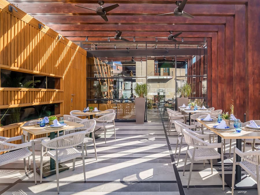 FrĂŒhstĂŒck, Mittagessen, Abendessen, spanische KĂŒche, Speisen im Freien