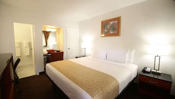 Camera, 1 letto king, non fumatori | Una cassaforte in camera, una scrivania, tende oscuranti