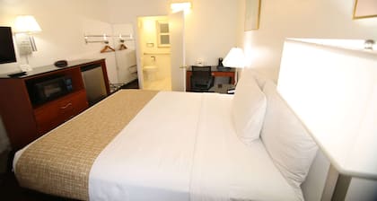 Travelodge by Wyndham Burbank-Glendale