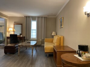 1 bedroom, in-room safe, desk, laptop workspace