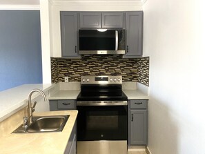 Suite, 1 camera da letto, non fumatori | Cucina privata | Mini-frigorifero, forno a microonde nell'area comune