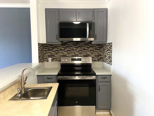 Ramada by Wyndham Los Angeles/Koreatown West