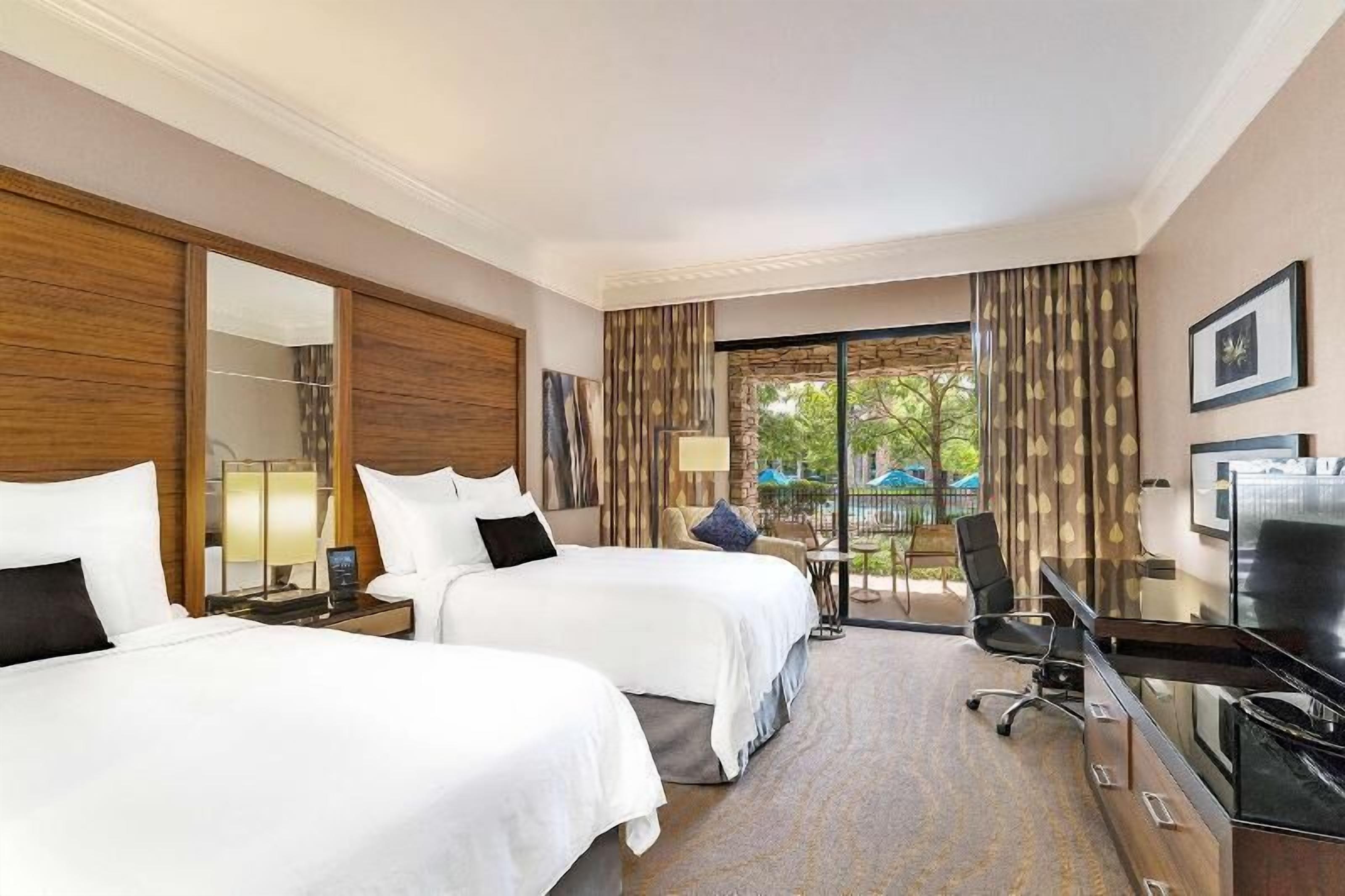 Premium bedding, in-room safe, desk, laptop workspace