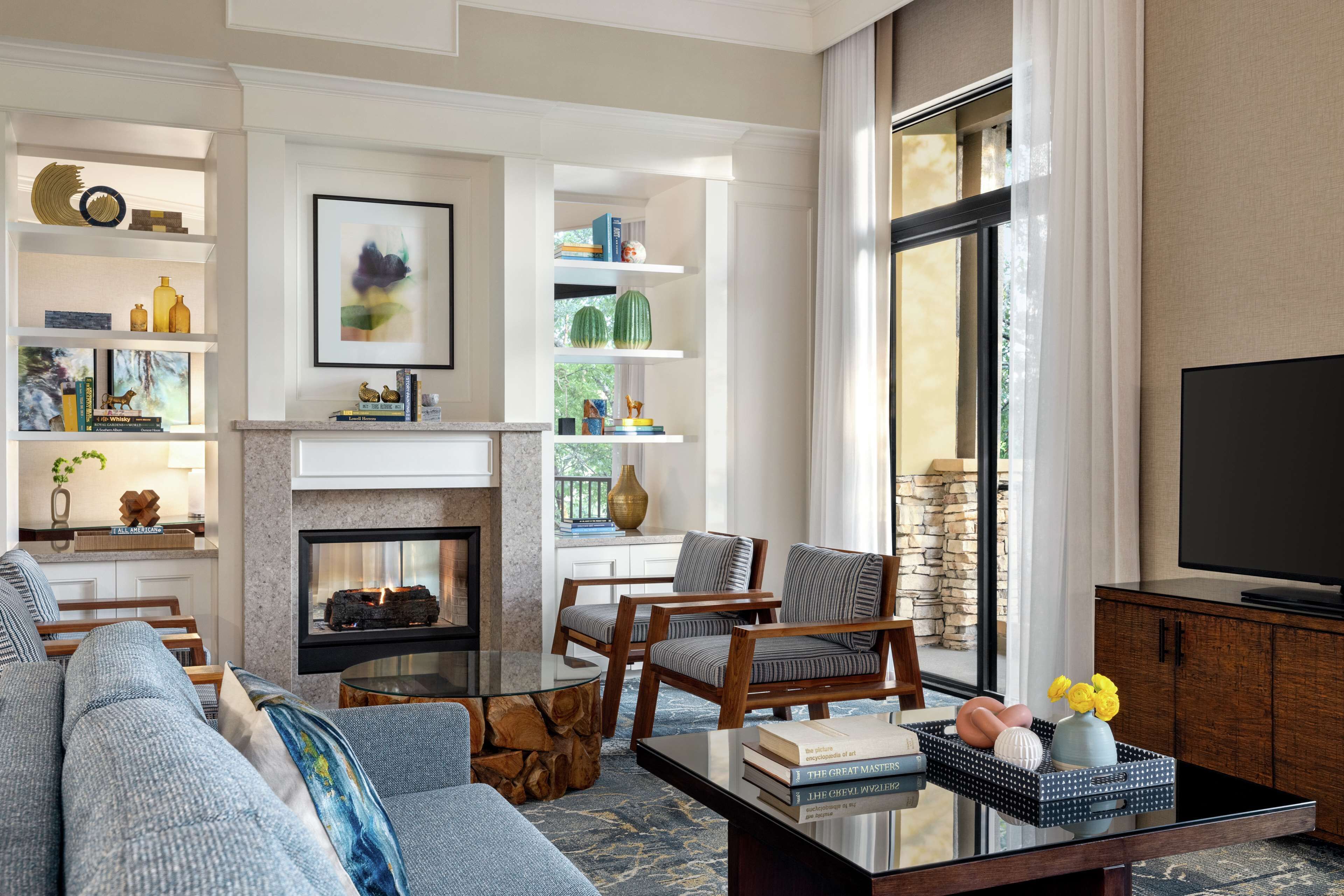 presidential suite, 1 bedroom | living area | flat-screen tv