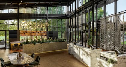The Woodlands Resort, Curio Collection by Hilton