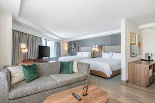 Caja de seguridad en la habitación y escritorio 