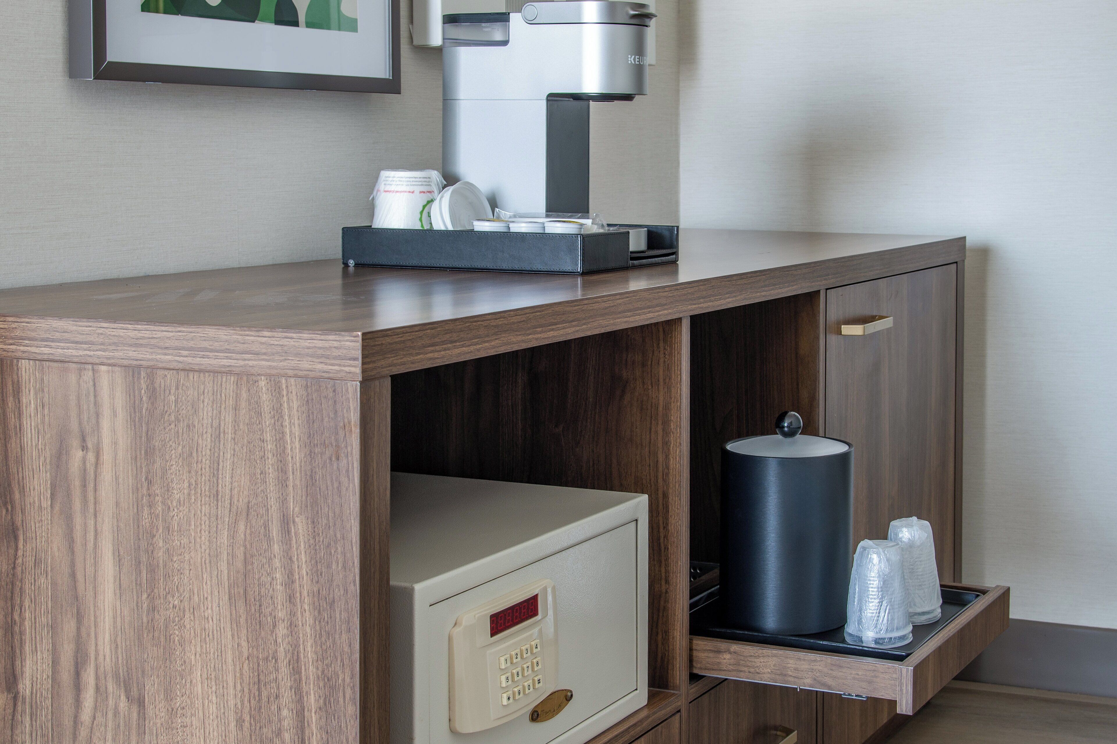 1 bedroom, in-room safe, desk, iron/ironing board