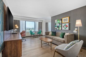 Zimmersafe, Schreibtisch, Bügeleisen/Bügelbrett, kostenlose Babybetten