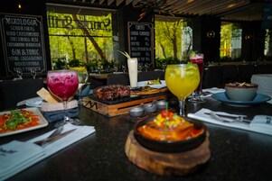 3 restaurants, breakfast, lunch, dinner served; Italian cuisine