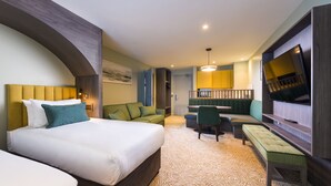 A hotel room with a large bed, a sofa, a bench, a desk, and a TV. - Hotel Killarney (Killarney)