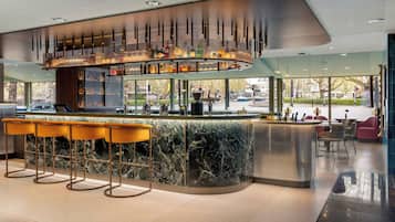 Bar (trong khuôn viên)