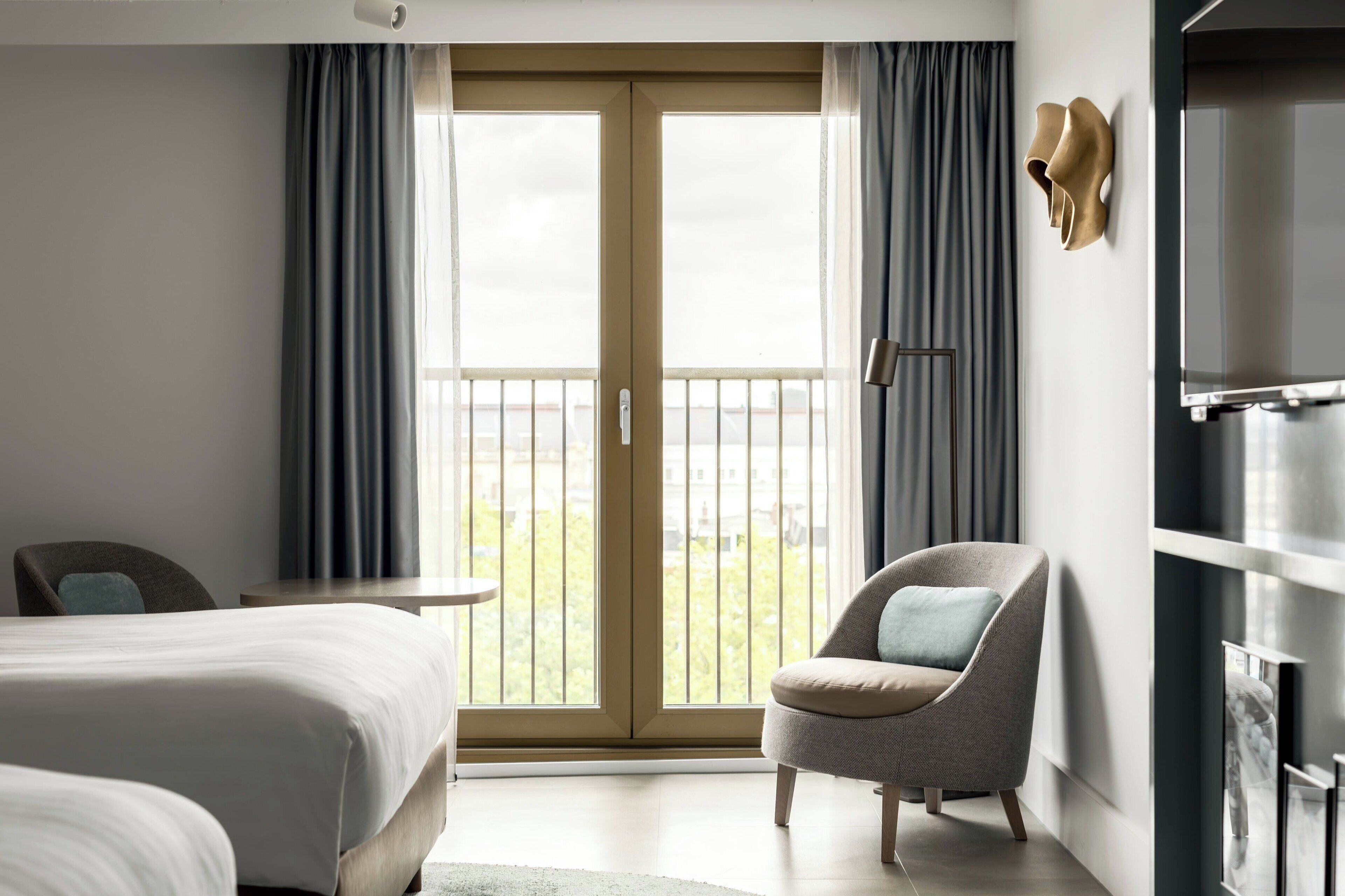 club suite, 1 double bed, non smoking | 1 bedroom, premium bedding, pillow-top beds, in-room safe