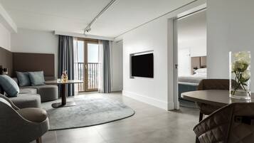 Executive Suite, 1 Bedroom, Non Smoking | 1 bedroom, premium bedding, pillowtop beds, in-room safe