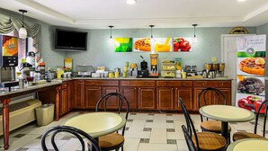 Sudah termasuk sarapan ambil sendiri setiap hari